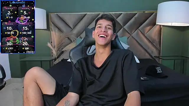 Snapshot of Tyler_Rodriguez chatting on March 5, 4:57 am Tyler Rodriguez online show from March 5, 4:57 am