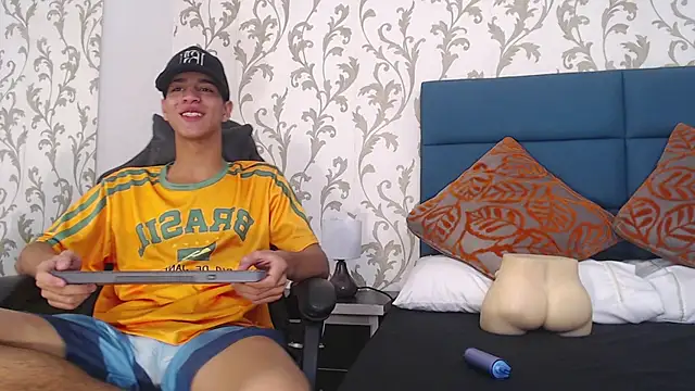 Snapshot of Tyler_Rodriguez chatting on February 11, 2:57 pm Tyler Rodriguez online show from February 11, 2:57 pm