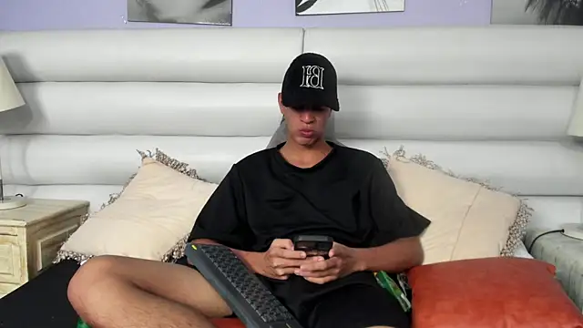Snapshot of Tyler_Rodriguez chatting on March 4, 6:50 pm Tyler Rodriguez online show from March 4, 6:50 pm