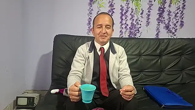 yazforeSolo online show from November 13, 4:00 pm