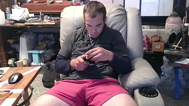 Snapshot of ScubaStevex chatting on October 16, 9:28 am ScubaStevex online show from October 16, 9:28 am