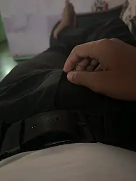 Snapshot of Desiboy___21 chatting on February 12, 10:35 am Desiboy   21 online show from February 12, 10:35 am