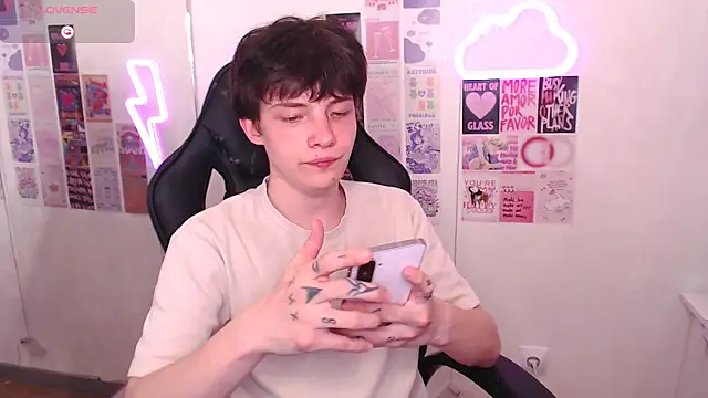 iwillfall online show from April 23, 4:17 am