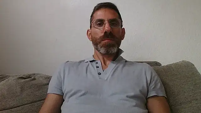 Snapshot of alcatraz009 chatting on October 15, 10:45 am alcatraz009 online show from October 15, 10:45 am