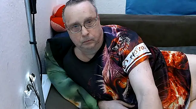 Snapshot of Manfred1012 chatting on February 26, 5:09 am Manfred1012 online show from February 26, 5:09 am