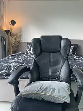 DimitriSullivan  online show from January 14, 1:05 pm