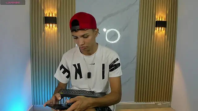 Snapshot of im_sebaslopez chatting on December 10, 4:13 am im sebaslopez online show from December 10, 4:13 am