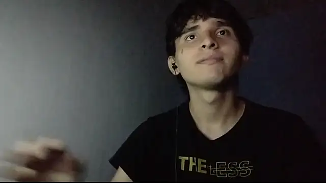 Snapshot of Charley_quin chatting on March 13, 12:05 am Charley quin online show from March 13, 12:05 am