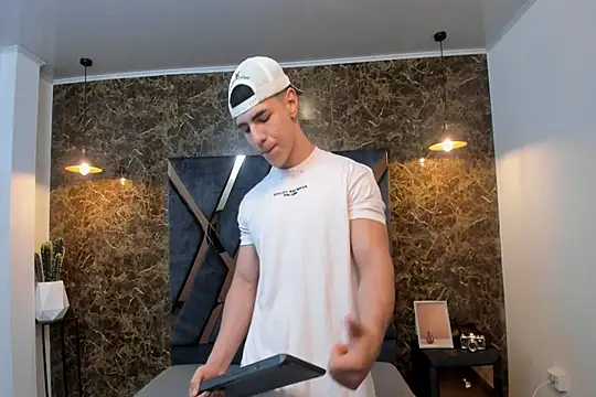 Flynn Riider online show from January 2, 11:20 am