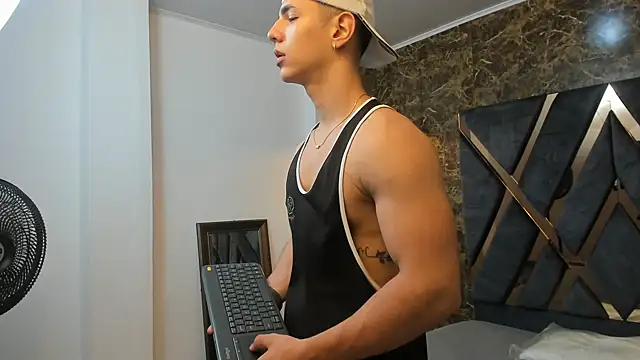 Flynn Riider online show from December 26, 11:21 am