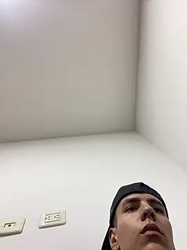 Flynn Riider online show from February 19, 9:58 pm