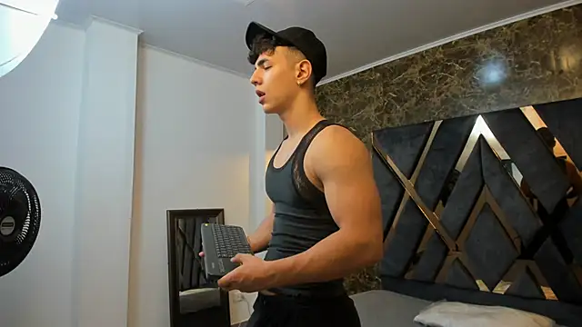 Flynn Riider online show from December 24, 11:17 am