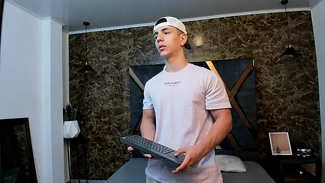 Flynn Riider online show from January 11, 11:34 am