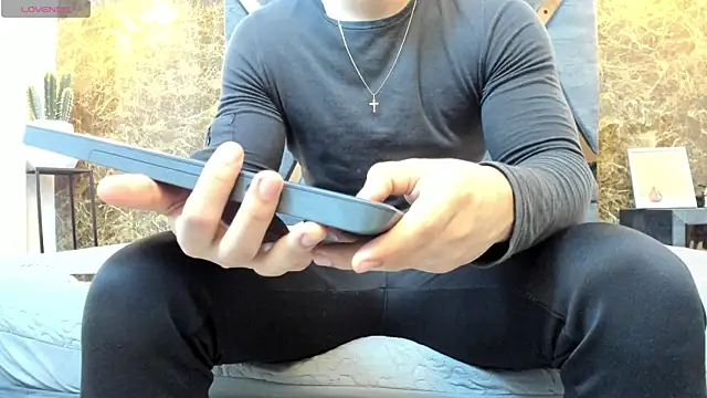 Flynn Riider online show from February 15, 11:28 am