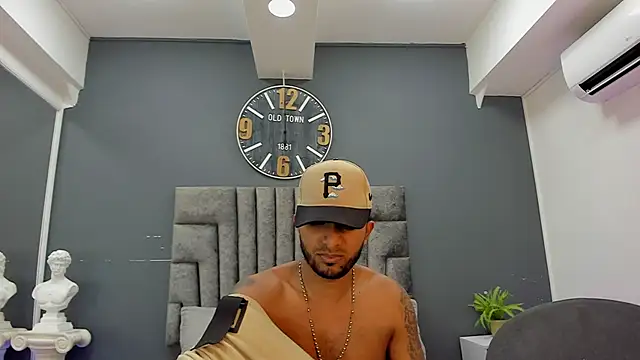 Robin Rief online show from April 22, 7:40 pm