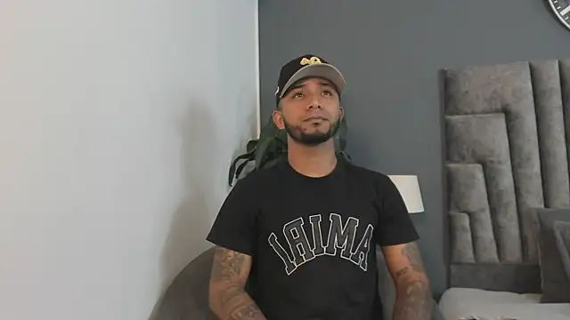 Robin Rief online show from December 3, 3:56 am