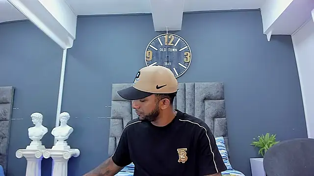 Robin Rief online show from April 21, 7:20 pm