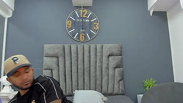 Robin Rief online show from April 23, 7:49 pm