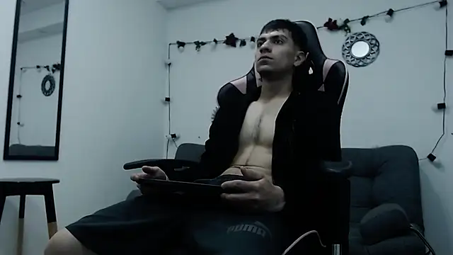 Shine  Boy online show from December 23, 8:03 pm