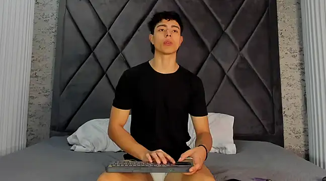 Snapshot of JoshRashfordd chatting on February 16, 11:49 am JoshRashfordd online show from February 16, 11:49 am