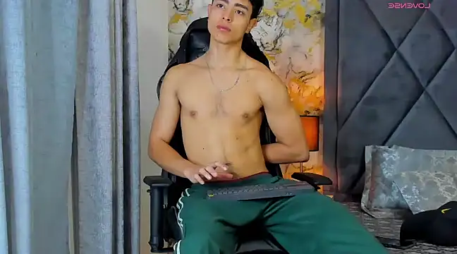 Snapshot of JoshRashfordd chatting on January 26, 11:39 am JoshRashfordd online show from January 26, 11:39 am