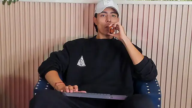 Snapshot of JoshRashfordd chatting on September 14, 11:34 am JoshRashfordd online show from September 14, 11:34 am