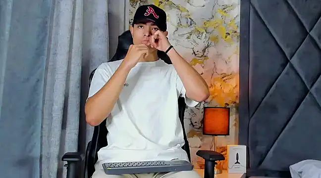 Snapshot of JoshRashfordd chatting on January 20, 11:35 am JoshRashfordd online show from January 20, 11:35 am