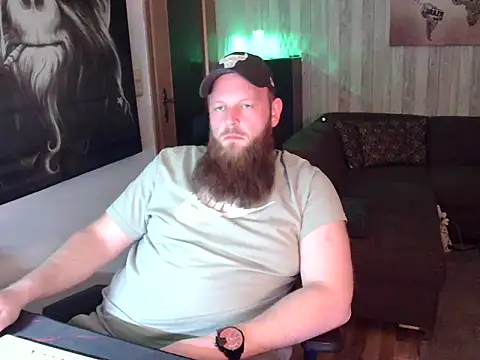Snapshot of TinyDickBear chatting on February 23, 9:14 pm TinyDickBear online show from February 23, 9:14 pm