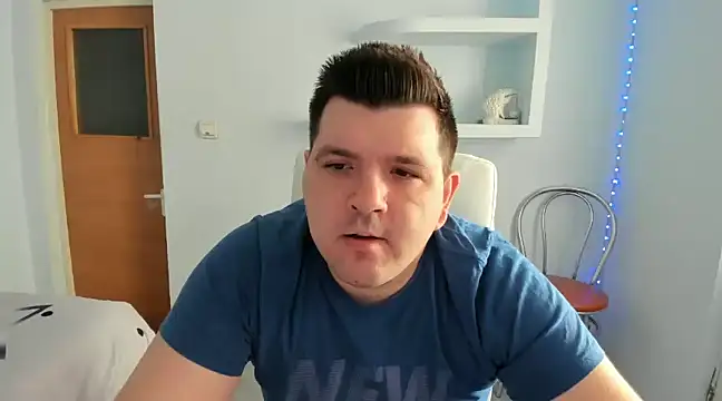Snapshot of JasonJacks chatting on January 5, 8:11 am JasonJacks online show from January 5, 8:11 am
