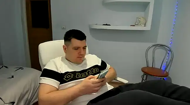 Snapshot of JasonJacks chatting on December 21, 2:15 pm JasonJacks online show from December 21, 2:15 pm