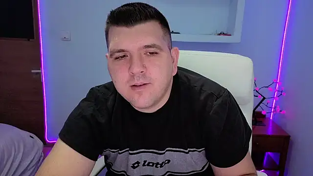 Snapshot of JasonJacks chatting on October 11, 3:32 am JasonJacks online show from October 11, 3:32 am