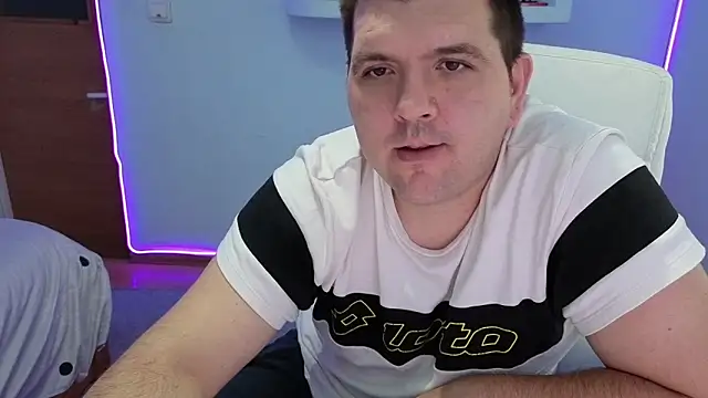 Snapshot of JasonJacks chatting on October 4, 1:16 pm JasonJacks online show from October 4, 1:16 pm