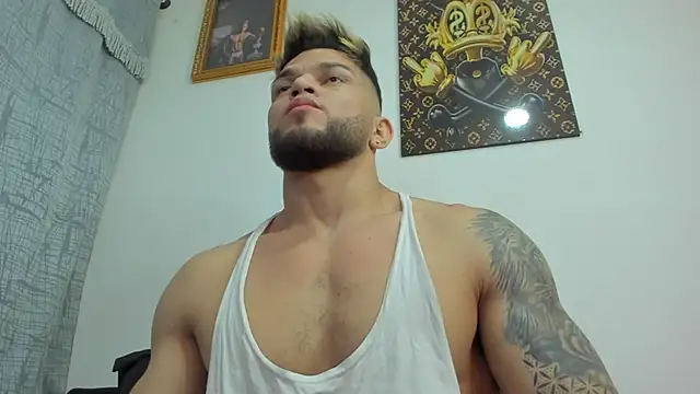 Snapshot of vincent_carusso94 chatting on February 15, 10:54 pm vincent carusso94 online show from February 15, 10:54 pm