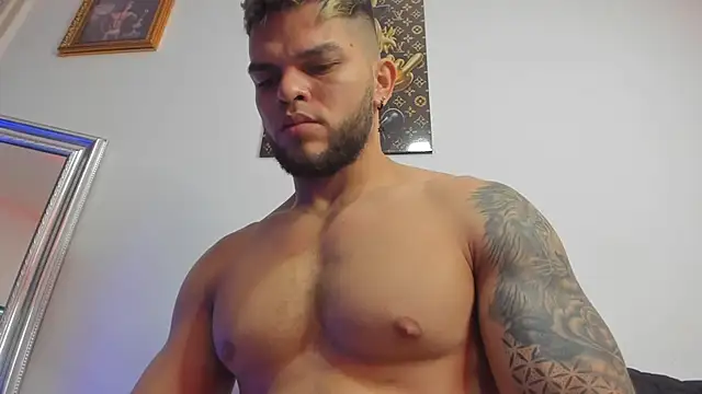 Snapshot of vincent_carusso94 chatting on January 10, 10:36 pm vincent carusso94 online show from January 10, 10:36 pm