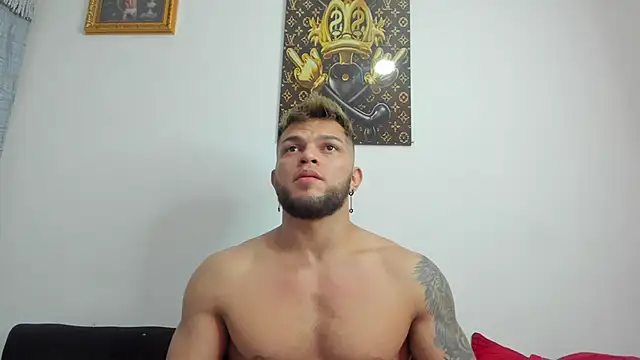 Snapshot of vincent_carusso94 chatting on February 1, 10:44 pm vincent carusso94 online show from February 1, 10:44 pm