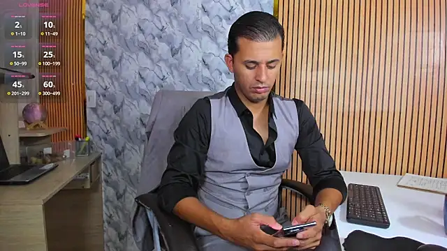 Hideintheoffice online show from April 13, 12:06 pm