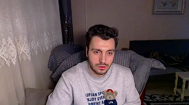 handsomeee04 online show from February 19, 10:09 pm