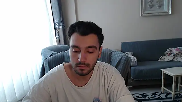 handsomeee04 online show from September 28, 12:47 pm