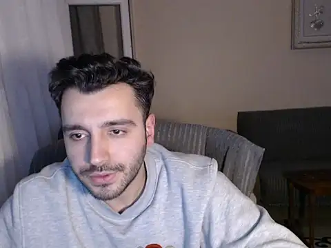 handsomeee04 online show from November 17, 10:57 pm