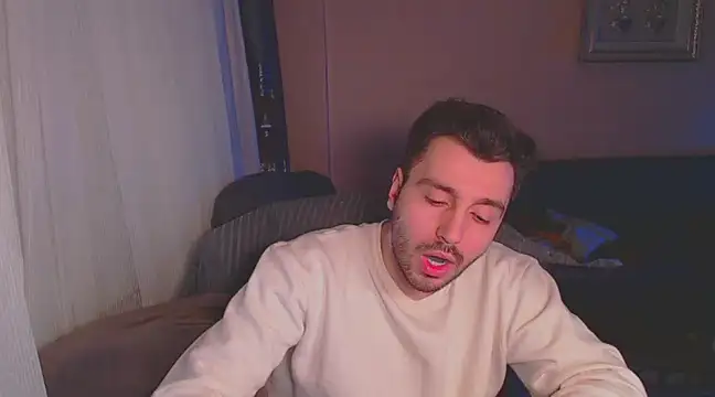 handsomeee04 online show from March 4, 10:05 pm