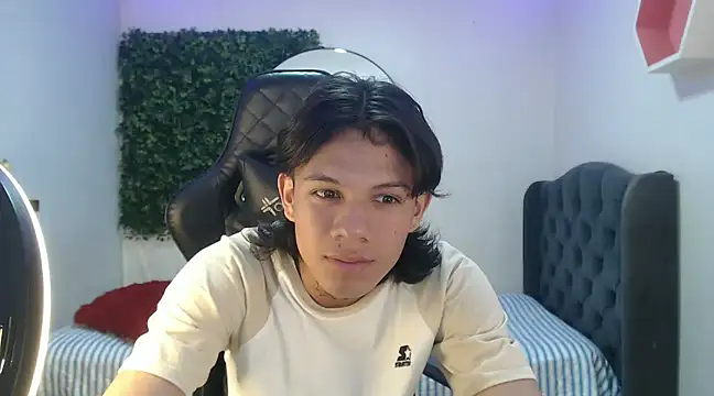 Snapshot of andy_dan18 chatting on January 28, 5:56 pm andy dan18 online show from January 28, 5:56 pm