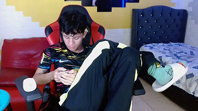 Snapshot of andy_dan18 chatting on September 16, 8:20 pm andy dan18 online show from September 16, 8:20 pm