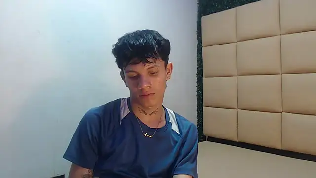 Snapshot of andy_dan18 chatting on September 22, 5:45 pm andy dan18 online show from September 22, 5:45 pm