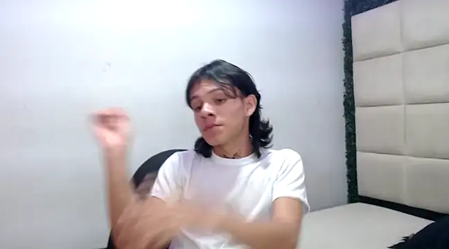 Snapshot of andy_dan18 chatting on February 1, 3:52 am andy dan18 online show from February 1, 3:52 am