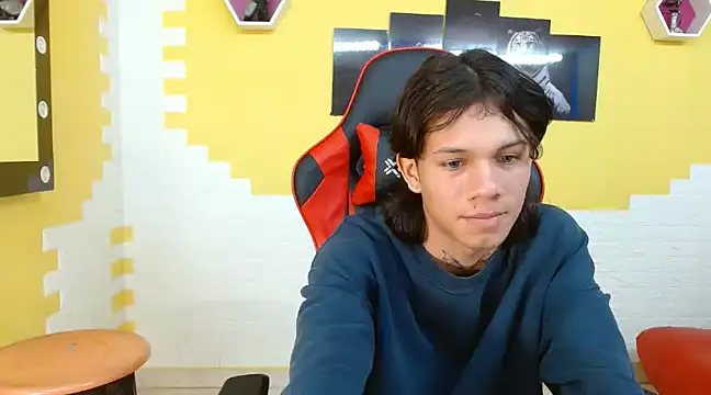 Snapshot of andy_dan18 chatting on February 2, 2:59 am andy dan18 online show from February 2, 2:59 am