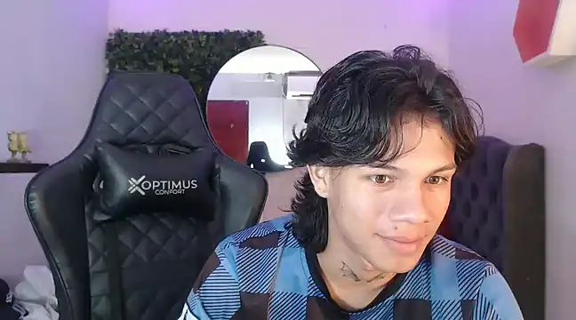 Snapshot of andy_dan18 chatting on January 15, 1:20 pm andy dan18 online show from January 15, 1:20 pm