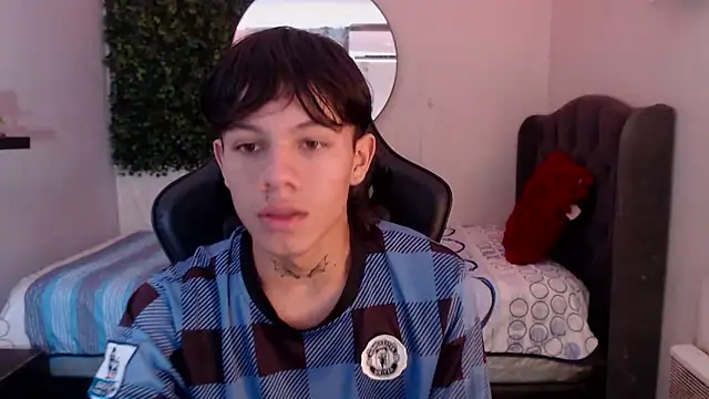 Snapshot of andy_dan18 chatting on March 17, 1:08 pm andy dan18 online show from March 17, 1:08 pm