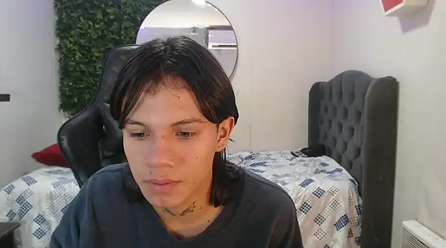 Snapshot of andy_dan18 chatting on February 5, 2:26 pm andy dan18 online show from February 5, 2:26 pm