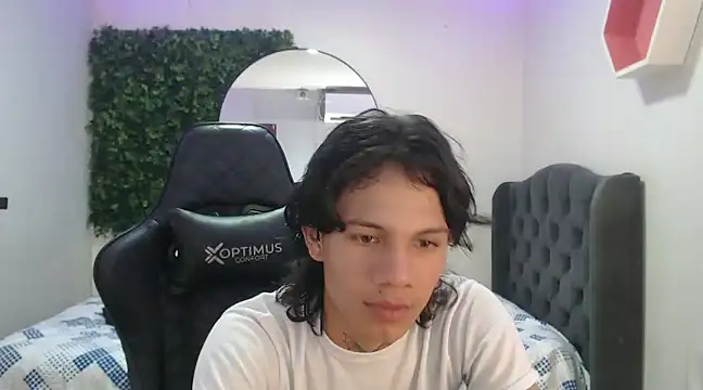 Snapshot of andy_dan18 chatting on January 29, 1:49 pm andy dan18 online show from January 29, 1:49 pm