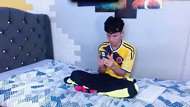 Snapshot of andy_dan18 chatting on September 8, 5:45 pm andy dan18 online show from September 8, 5:45 pm